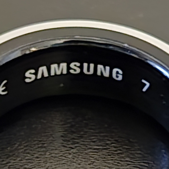 Samsung Galaxy Ring Size 7 in Silver - Picture 8 of 10